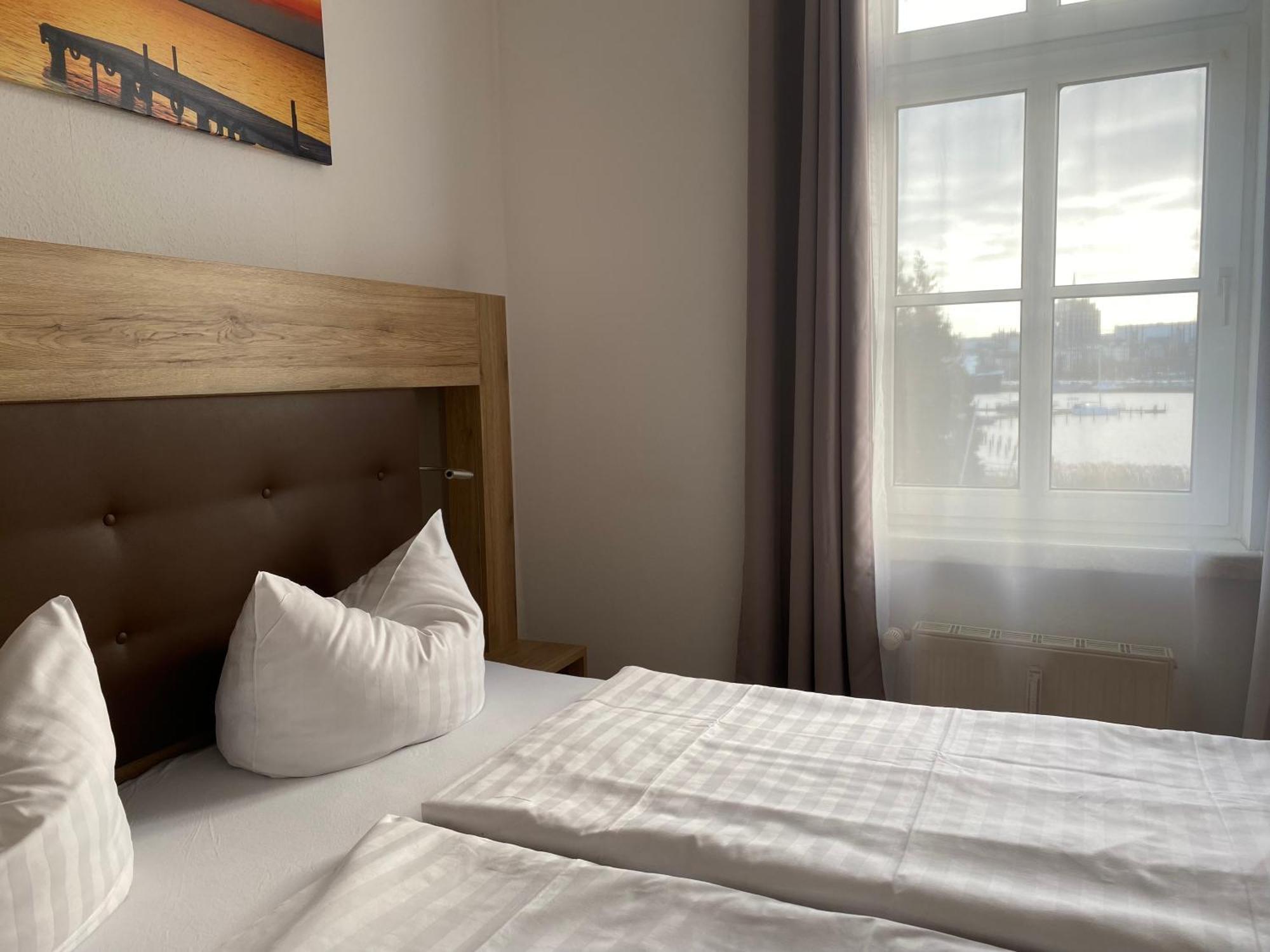 Pension Zum Alten Fährhaus Rostock Zimmer foto